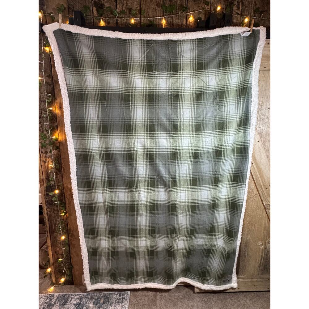 Eddie Bauer Green White Plaid Brushed Fleece Throw Blanket with Sherpa Reverse - Picture 4 of 5